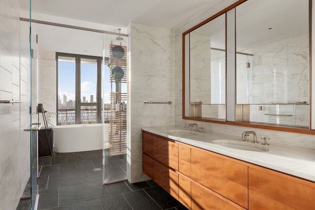 100 Vandam St Apt 15A, New York City, NY 10013
