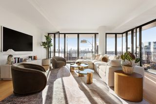 100 Vandam St Apt 15A, New York City, NY 10013