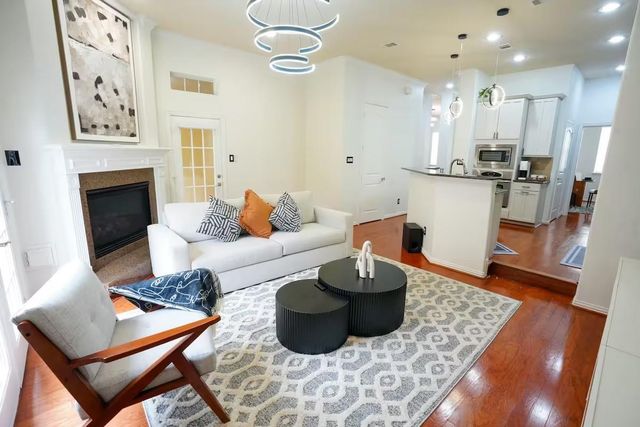 5625 Dolores Place Lane B, Houston, TX 77057