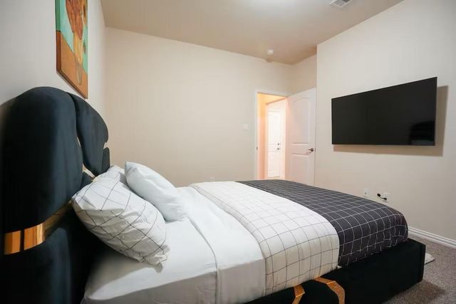 5625 Dolores Place Lane B, Houston, TX 77057