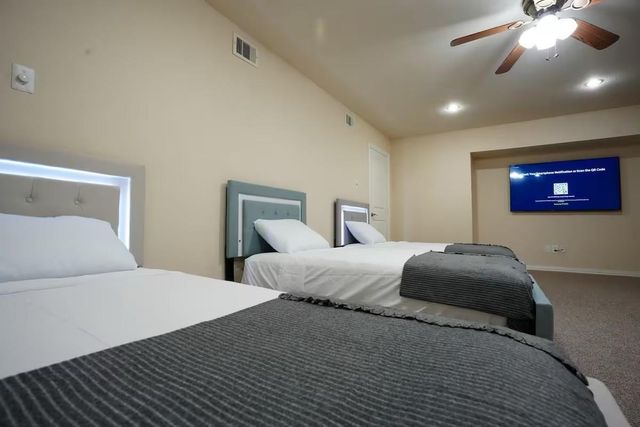 5625 Dolores Place Lane B, Houston, TX 77057