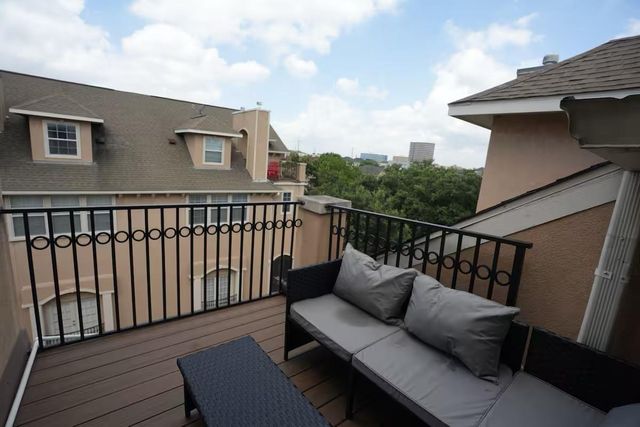 5625 Dolores Place Lane B, Houston, TX 77057