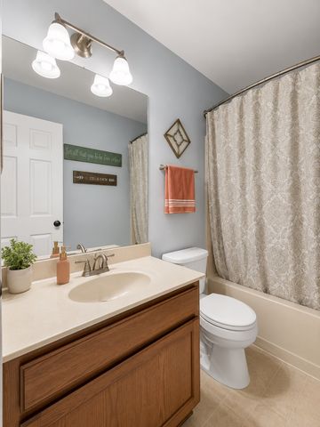 3656 Fieldstone Dr, Clarksville, TN 37040