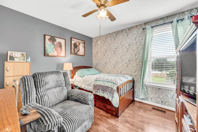 3656 Fieldstone Dr, Clarksville, TN 37040