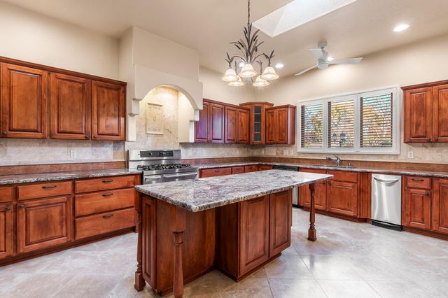 508 Laguna Seca Lane NW, Albuquerque, NM 87104