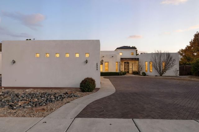 508 Laguna Seca Lane NW, Albuquerque, NM 87104