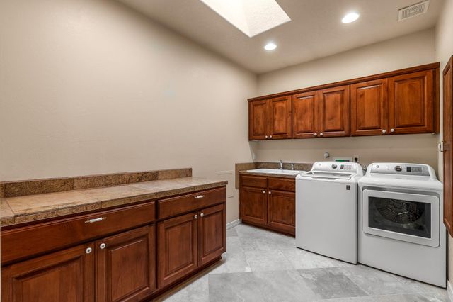 508 Laguna Seca Lane NW, Albuquerque, NM 87104