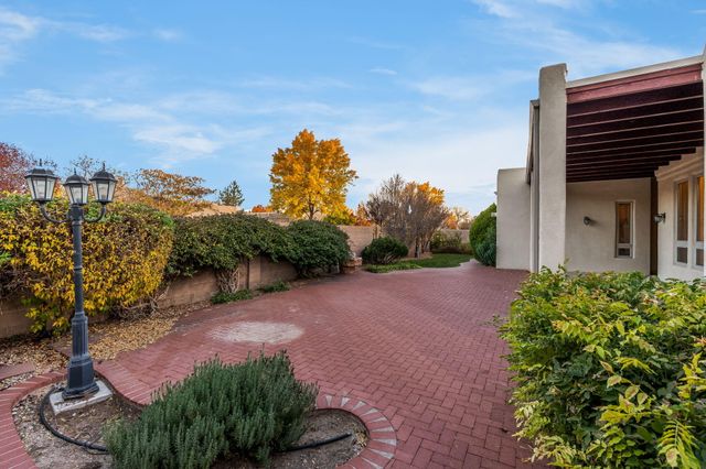 508 Laguna Seca Lane NW, Albuquerque, NM 87104