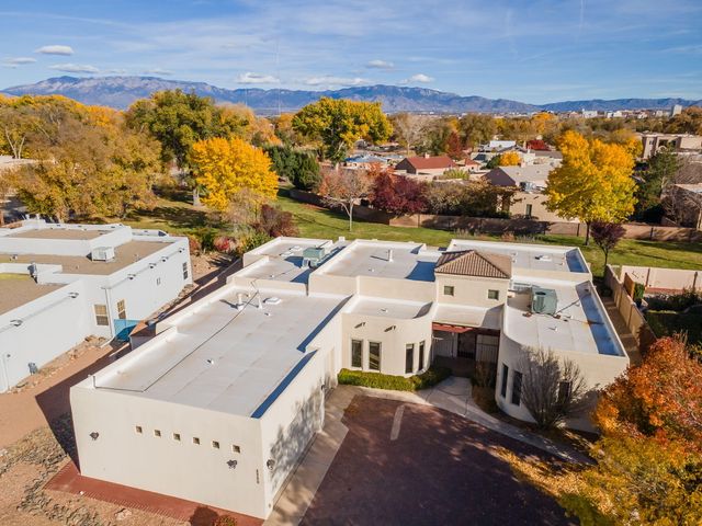 508 Laguna Seca Lane NW, Albuquerque, NM 87104