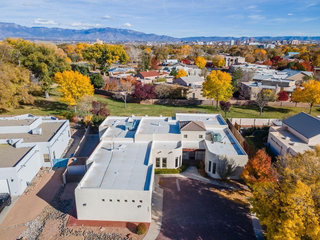508 Laguna Seca Lane NW, Albuquerque, NM 87104