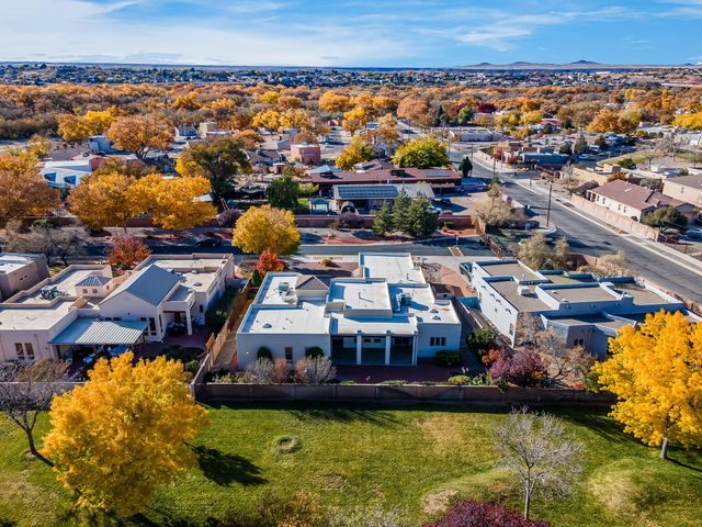 508 Laguna Seca Lane NW, Albuquerque, NM 87104