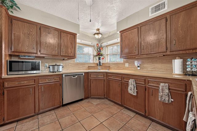 2016 Meadow Lane, Richmond, TX 77469