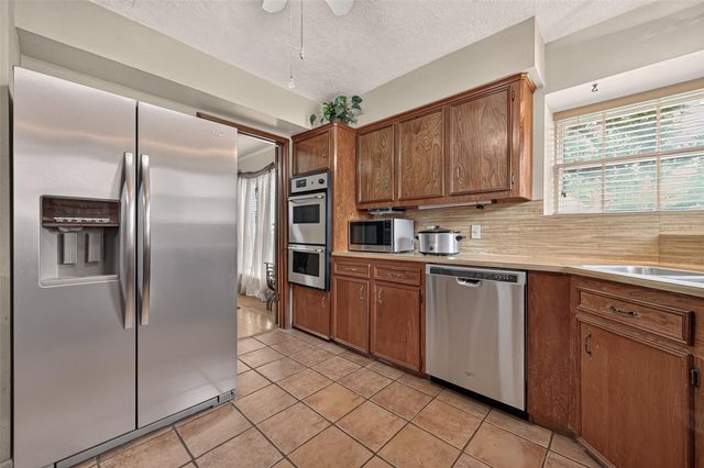 2016 Meadow Lane, Richmond, TX 77469