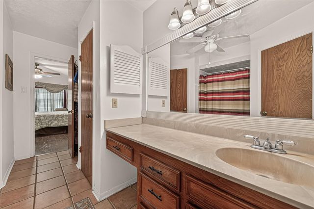 2016 Meadow Lane, Richmond, TX 77469