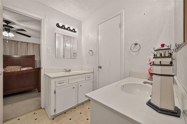 2016 Meadow Lane, Richmond, TX 77469
