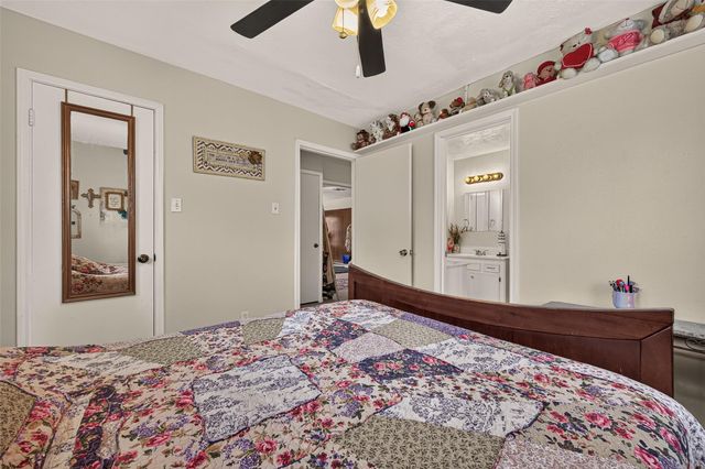 2016 Meadow Lane, Richmond, TX 77469