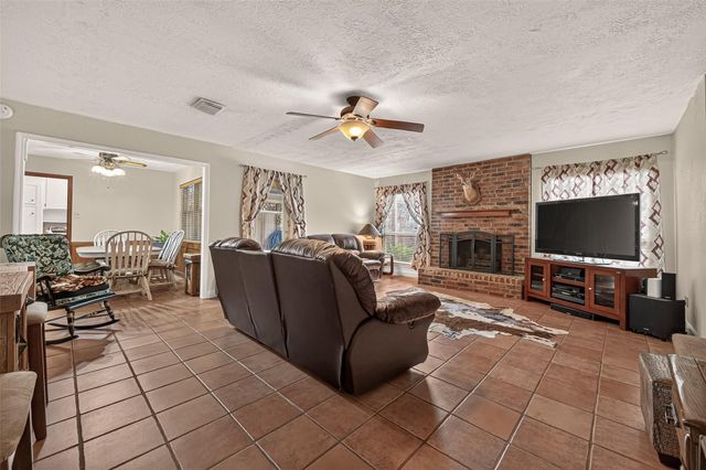 2016 Meadow Lane, Richmond, TX 77469