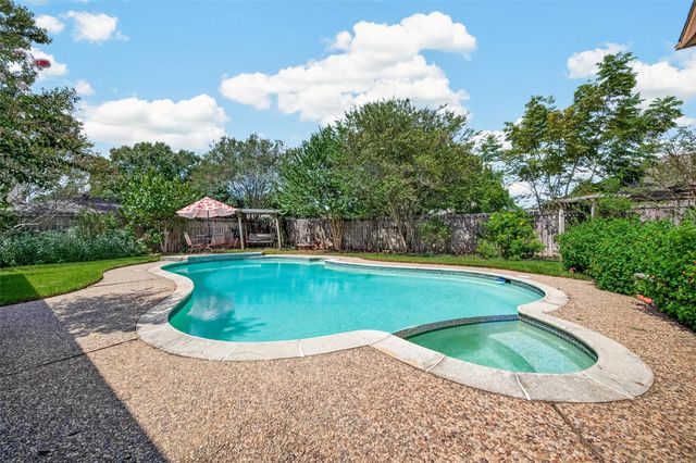 2016 Meadow Lane, Richmond, TX 77469
