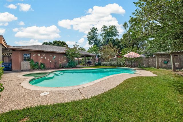 2016 Meadow Lane, Richmond, TX 77469