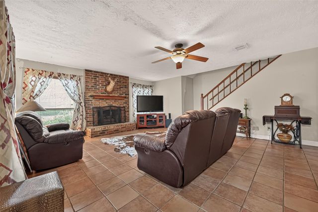 2016 Meadow Lane, Richmond, TX 77469