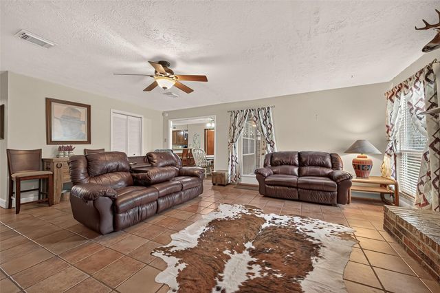 2016 Meadow Lane, Richmond, TX 77469