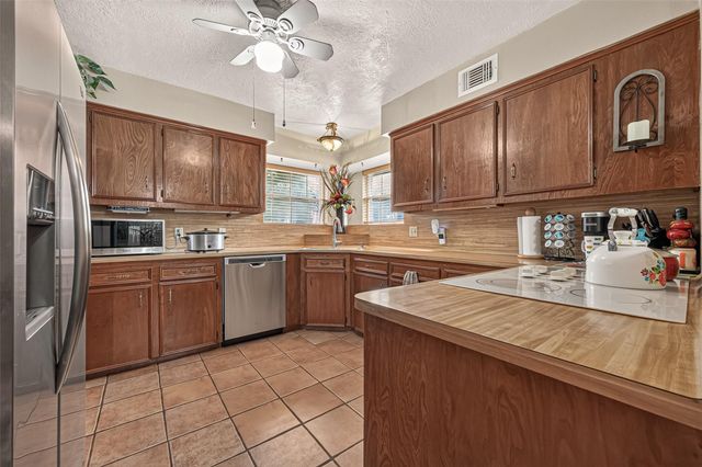 2016 Meadow Lane, Richmond, TX 77469