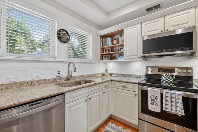 428 HILLCREST COURT, Mount Dora, FL 32757