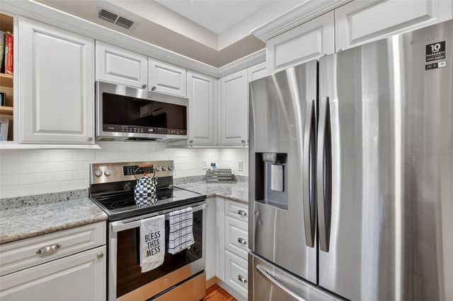 428 HILLCREST COURT, Mount Dora, FL 32757