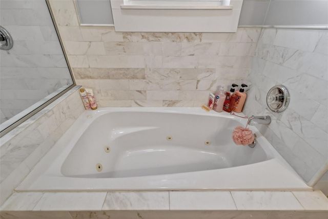 428 HILLCREST COURT, Mount Dora, FL 32757