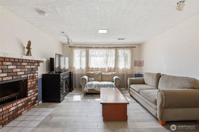 318 W Spruce Court, Spokane, WA 99218