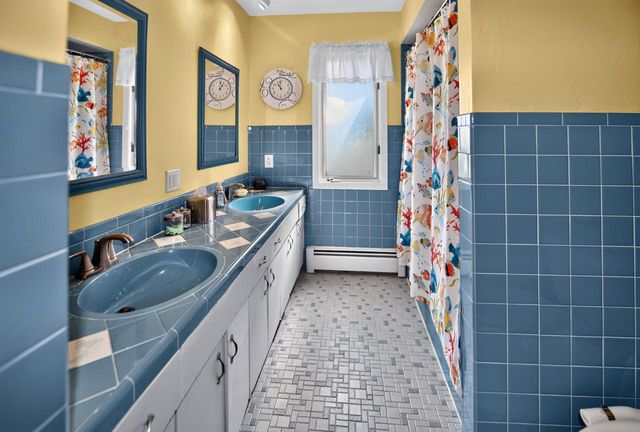 8755 N Pelham PARKWAY, Bayside, WI 53217