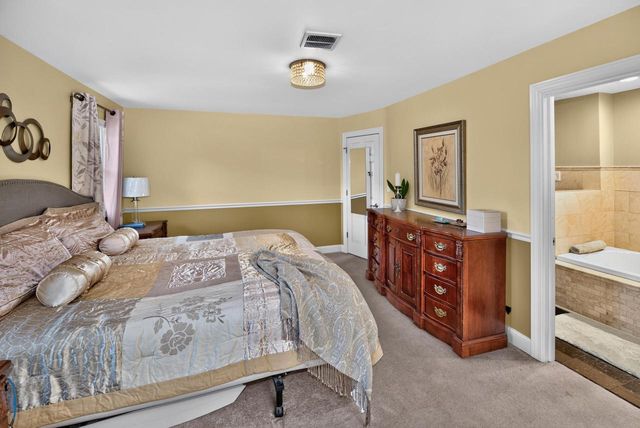 8755 N Pelham PARKWAY, Bayside, WI 53217