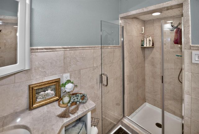 8755 N Pelham PARKWAY, Bayside, WI 53217