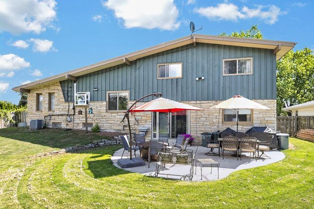 8755 N Pelham PARKWAY, Bayside, WI 53217