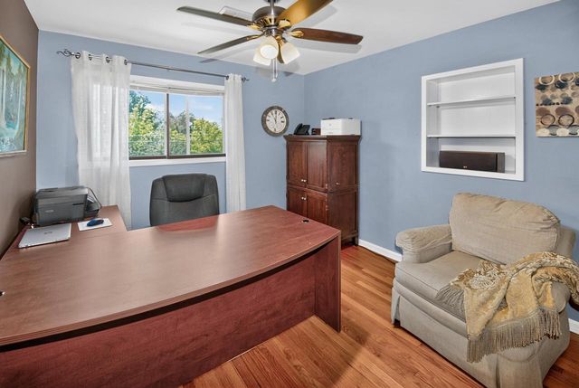 8755 N Pelham PARKWAY, Bayside, WI 53217