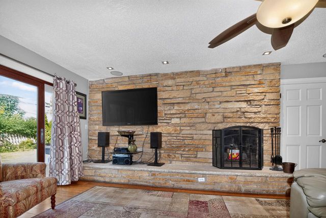 8755 N Pelham PARKWAY, Bayside, WI 53217