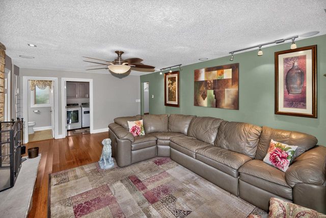 8755 N Pelham PARKWAY, Bayside, WI 53217