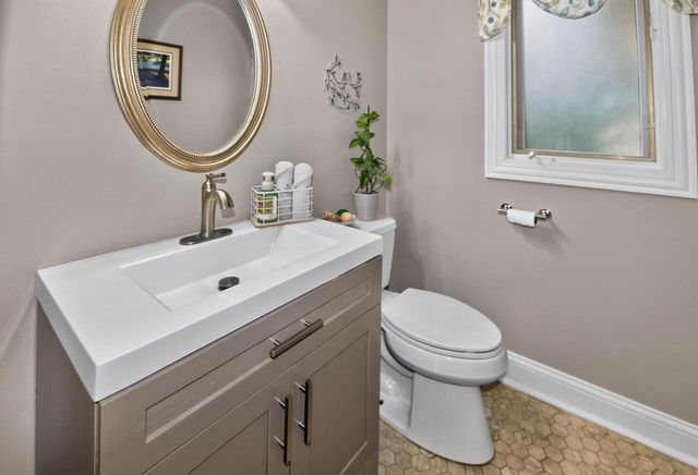 8755 N Pelham PARKWAY, Bayside, WI 53217