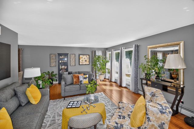 8755 N Pelham PARKWAY, Bayside, WI 53217