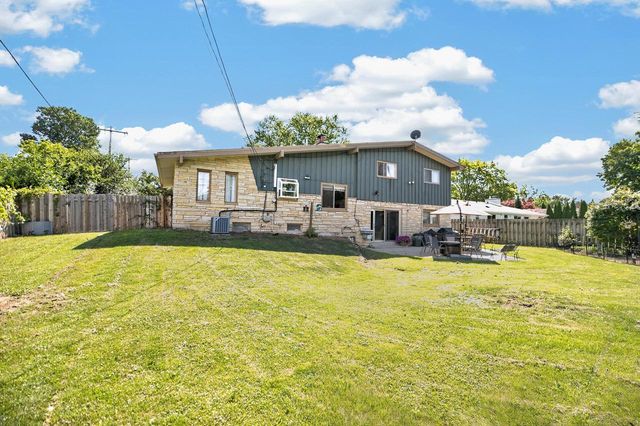 8755 N Pelham PARKWAY, Bayside, WI 53217