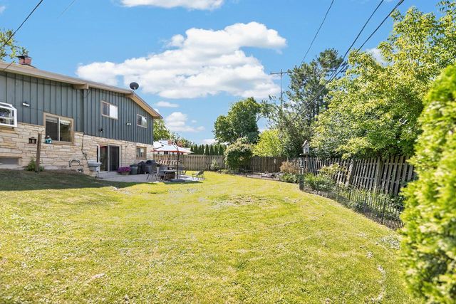 8755 N Pelham PARKWAY, Bayside, WI 53217