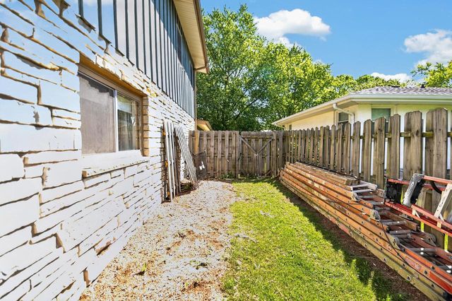 8755 N Pelham PARKWAY, Bayside, WI 53217