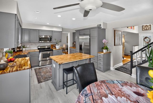 8755 N Pelham PARKWAY, Bayside, WI 53217