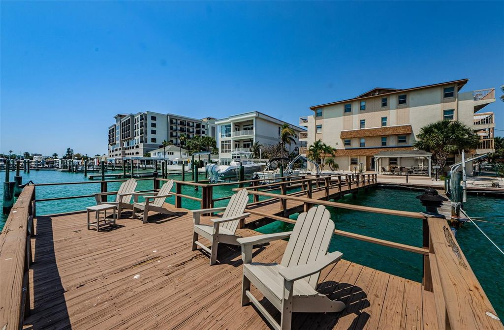 479 E SHORE DR 8, Clearwater, FL 33767