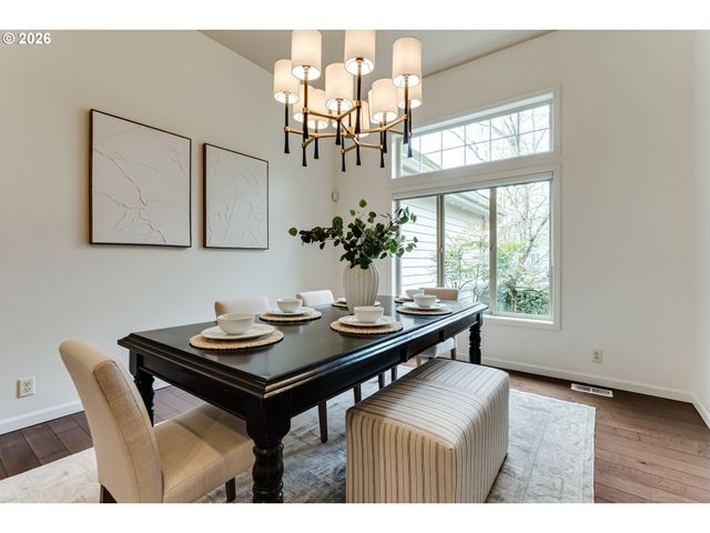 3247 LAKESIDE Dr, Eugene, OR 97401