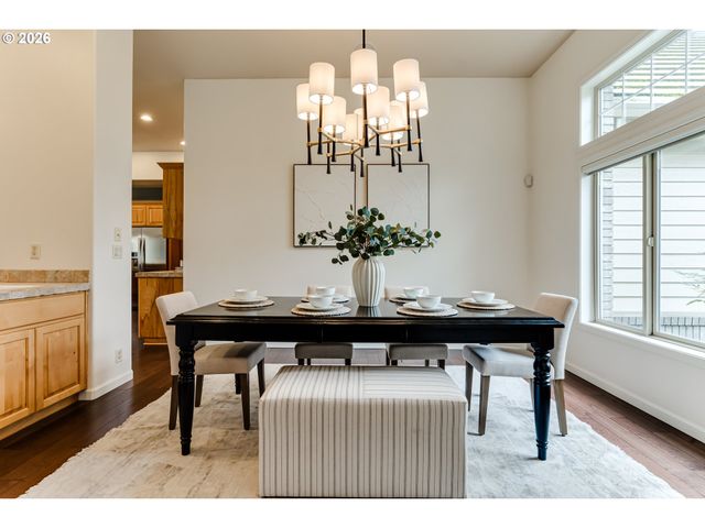 3247 LAKESIDE Dr, Eugene, OR 97401