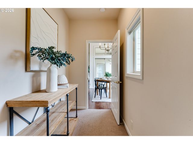 3247 LAKESIDE Dr, Eugene, OR 97401