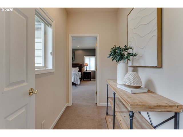 3247 LAKESIDE Dr, Eugene, OR 97401