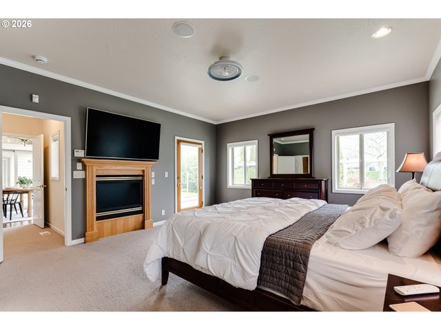 3247 LAKESIDE Dr, Eugene, OR 97401