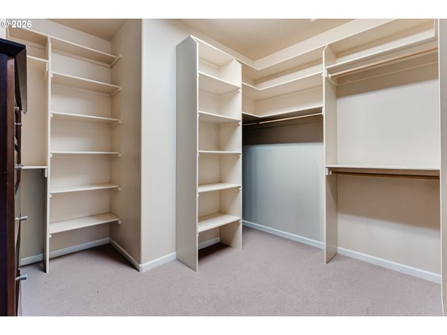 3247 LAKESIDE Dr, Eugene, OR 97401